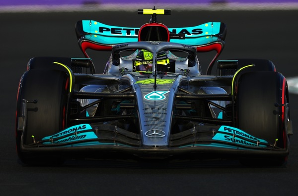 Hamilton: "Macchina inguidabile e non so perché"