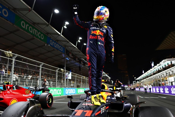 GP Arabia Saudita, qualifiche: urlo Perez, prima pole! Leclerc beffato, Hamilton fuori in Q1