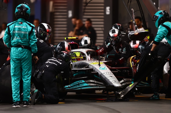 Hamilton: "In gara ho dato tutto, ma siamo troppo lenti. Al lavoro per tornare al top"