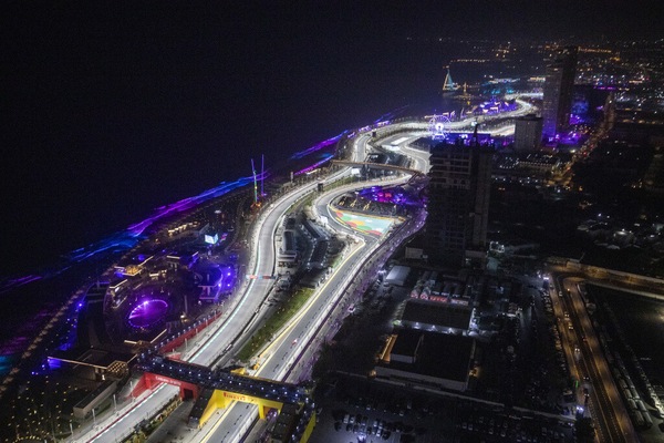 In F.1 Safety First, ma dove cavolo gli pare