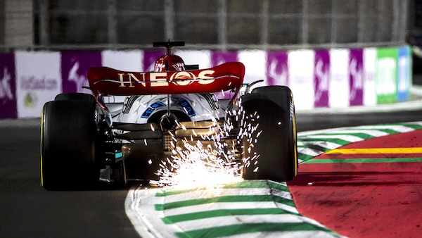 Mercedes: Russell lavora al simulatore, i tecnici alla nuova ala
