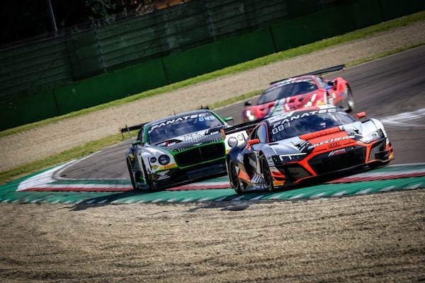 L'Audi WRT vince a Imola, ma per Rossi è una prima amara