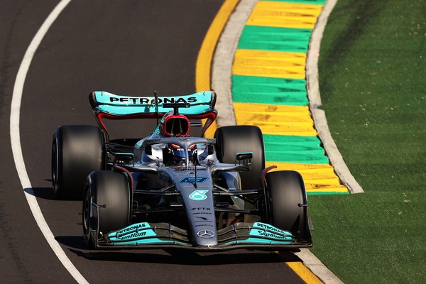 Russell, Mercedes nel tunnel: "Cambiamo ma i problemi restano"