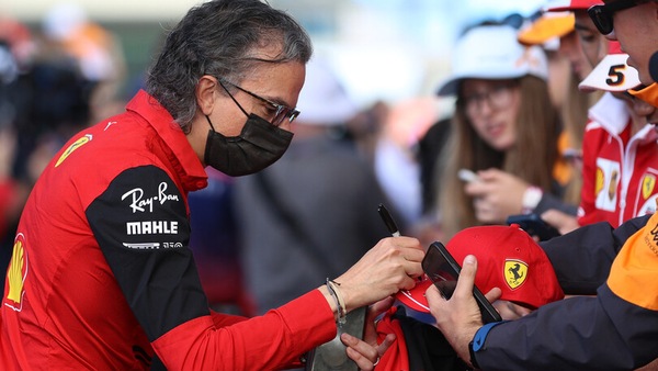 Mekies: "Leclerc straordinario, peccato per Sainz ma in gara lotterà"