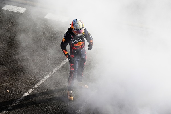 Verstappen: “L'affidabilità sta segnando il campionato”