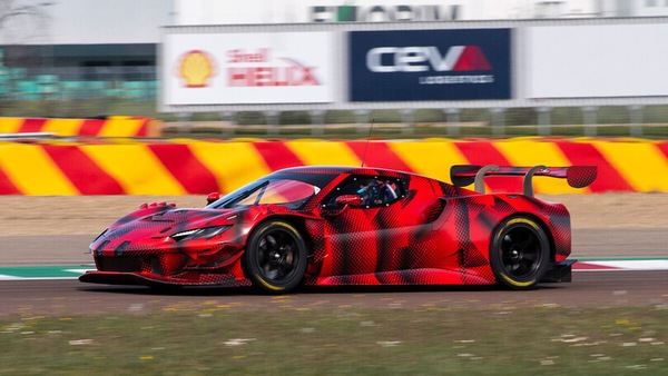 Ferrari 296 GT3 muove i primi passi a Fiorano
