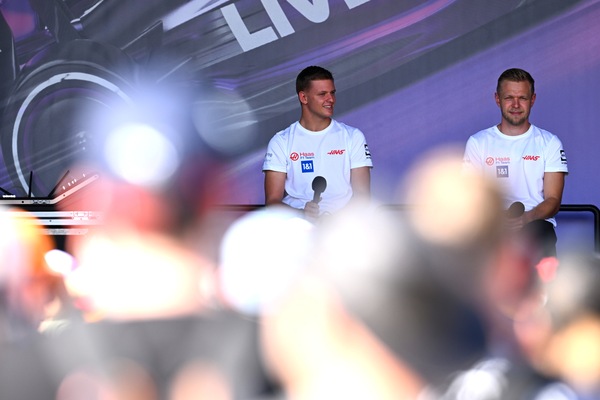 Magnussen ed il bel rapporto con Schumi: "Se posso aiutarlo, lo aiuto"