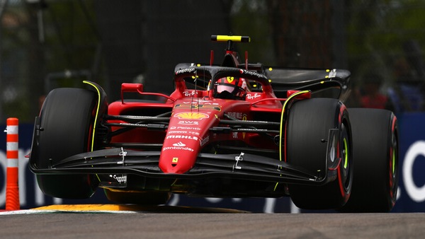 Sainz: "Dobbiamo lavorare per vincere domani. Provo continuamente nuovi stili di guida"