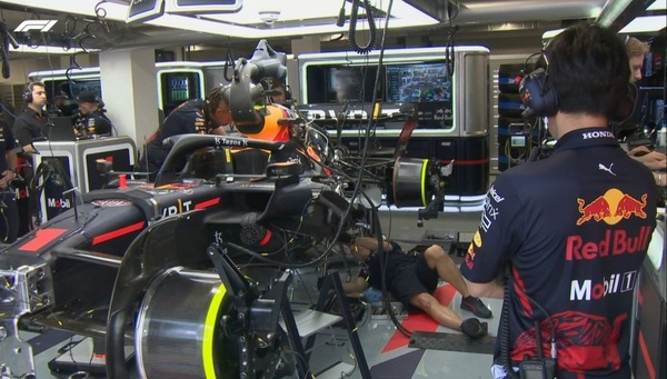 Red Bull: giornata pessima per Verstappen, per Perez sarà gara pazza