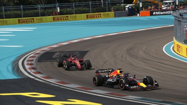 GP Miami: grande vittoria per Verstappen, battute le Ferrari di Leclerc e Sainz