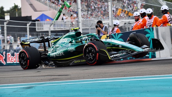 Aston Martin, in Spagna indizi di AMR22-B