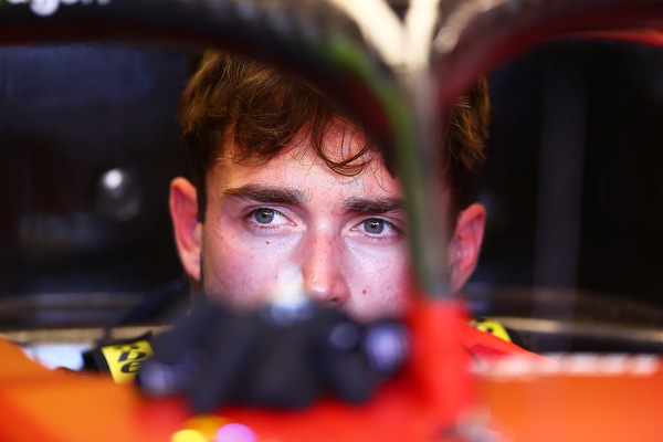 Ferrari, errore clamoroso ai box, Leclerc furioso: "Che c***o avete fatto?"