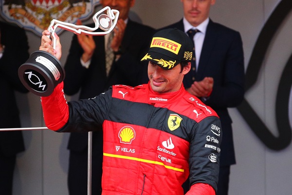 Sainz: "Persa la vittoria per un giro dietro ad una macchina lenta"