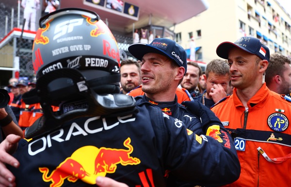 Verstappen: "Gara frenetica, bicchiere mezzo pieno. Perez? Straordinario"