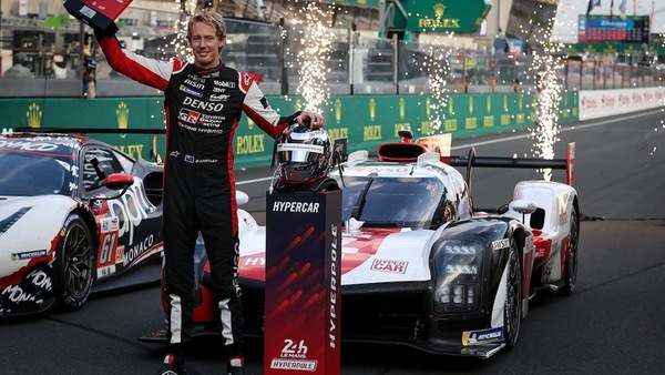 24 Ore Le Mans, Hyperpole: Hartley beffa Kobayashi