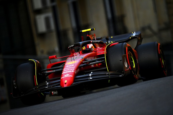 Sainz sul doppio ritiro Ferrari: "Non un bel giorno, dobbiamo restare uniti"