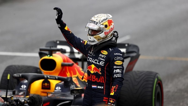 Verstappen: "Bello fare la pole, ma domani non sarà un GP lineare"