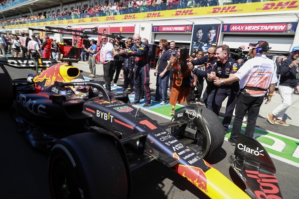 Red Bull, arrivano i cani antidroga nei box dopo il GP del Canada