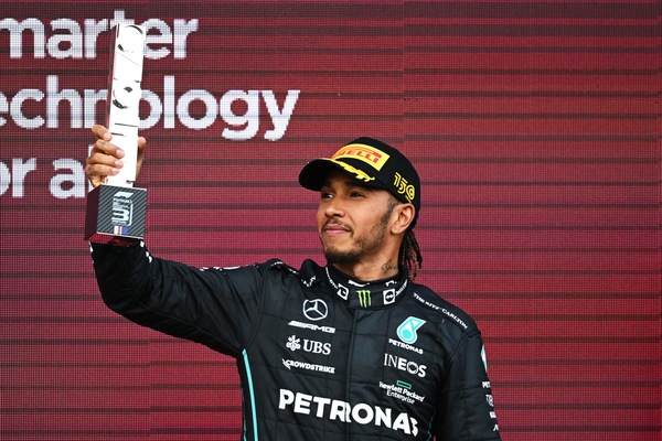 Hamilton: "Gran lavoro del team: Ferrari era troppo veloce, Red Bull alle costole"