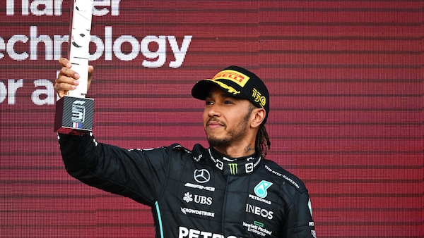 Hamilton: "Gran lavoro del team: Ferrari era troppo veloce, Red Bull alle costole"