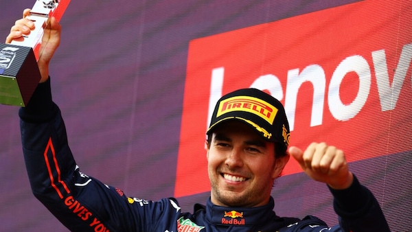 Perez: "È stata una gran rimonta, ma che lotta con Leclerc e Verstappen"