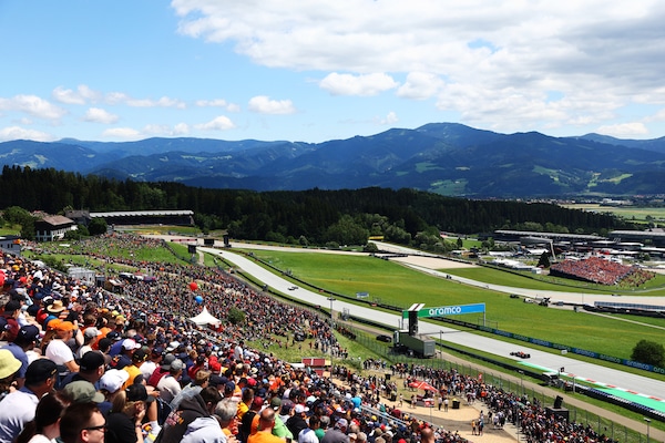 GP Austria, FP1: Verstappen al comando, poi Leclerc