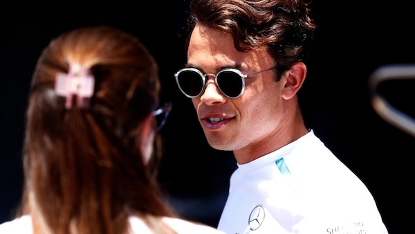 Mercedes: in Francia gira De Vries, obiettivo ancora un podio