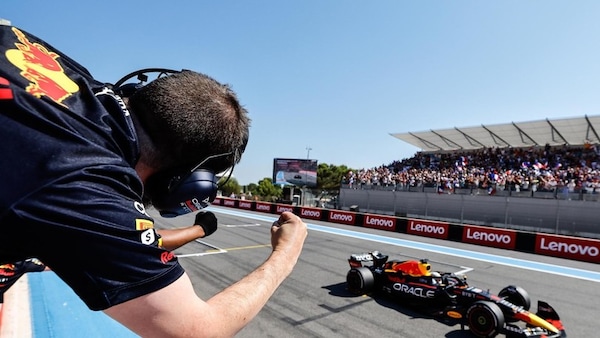 GP Francia: Verstappen, colpo iridato! Doppio podio Mercedes, Leclerc a muro
