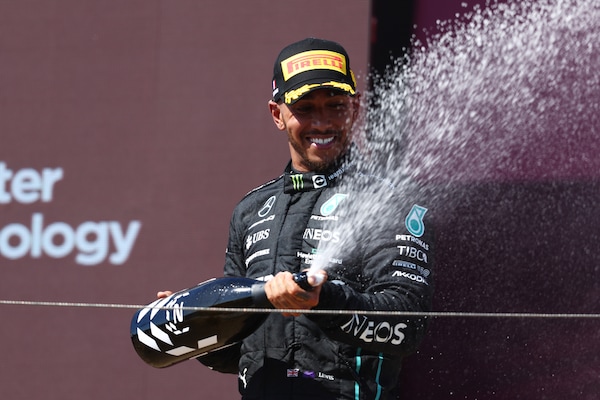 Hamilton: "Che fatica! Ero senz'acqua, ho perso circa tre chili"