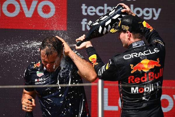 Verstappen: "Giornata grandiosa, difficile gestire le gomme. Leclerc? Sfortunato"