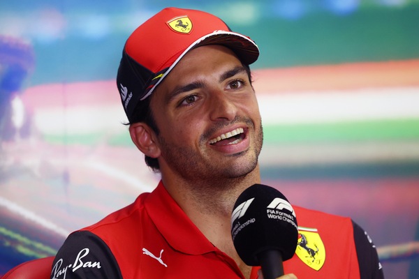 Sainz: "Tutto può accadere ancora: servirebbe un ritiro Red Bull"