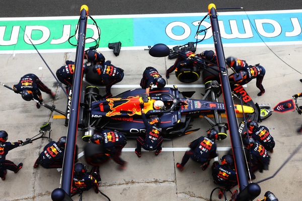 Verstappen: "Gara folle, felice di averla vinta"