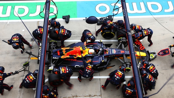 Verstappen: "Gara folle, felice di averla vinta"