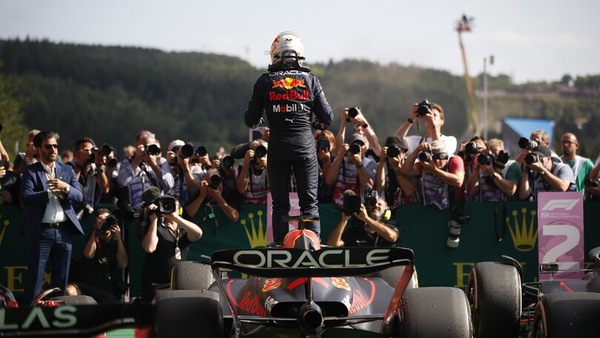 GP Belgio: Verstappen, rimonta leggendaria! Doppietta Red Bull, podio per Sainz