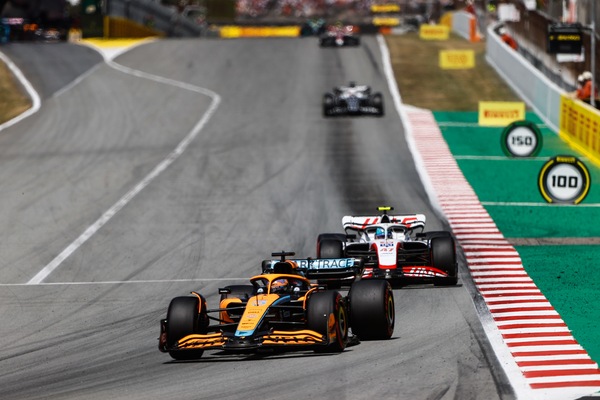 La F.1 come la Canalis punta sul calendario
