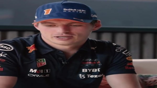 GP Olanda: Max Verstappen col casco speciale per papà Jos