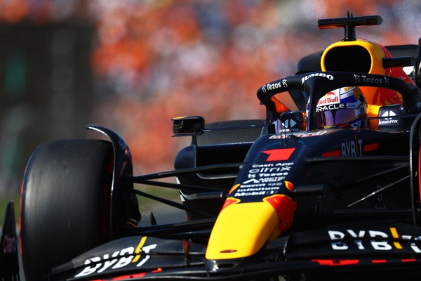 Verstappen: "Macchina ribaltata con il lavoro della notte"