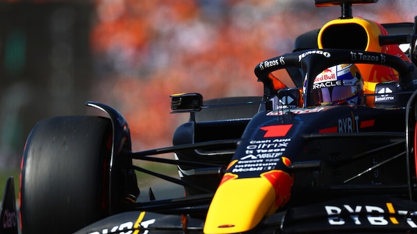 Verstappen: "Macchina ribaltata con il lavoro della notte"