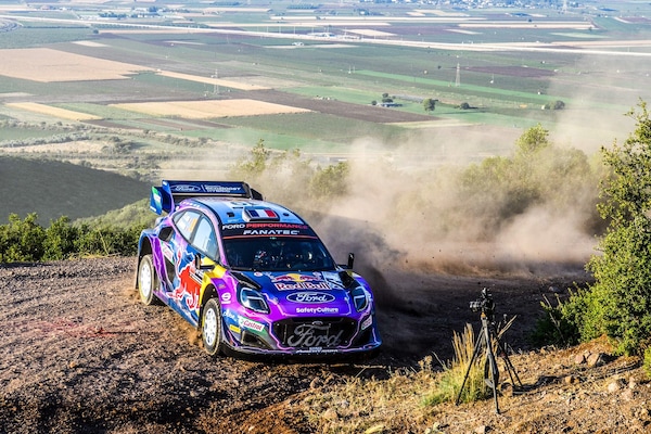 WRC, in Grecia è dominio Ford con Loeb leader