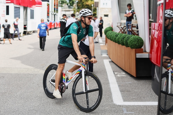 Ci vediamo da Mario: Vettel lasci stare Mattarella e vada in bici a Singapore
