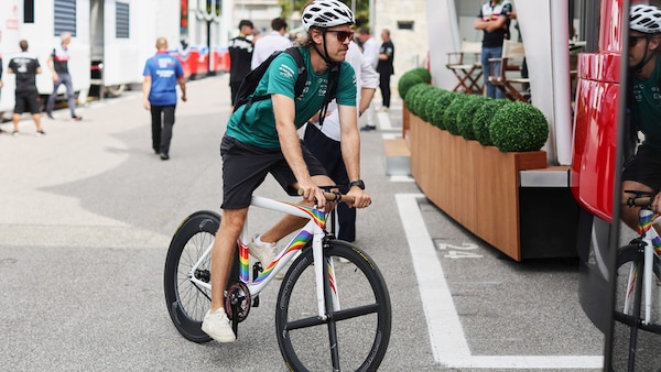 Ci vediamo da Mario: Vettel lasci stare Mattarella e vada in bici a Singapore