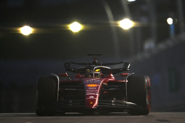 GP Singapore, FP2: 1-2 Ferrari, Verstappen 4°