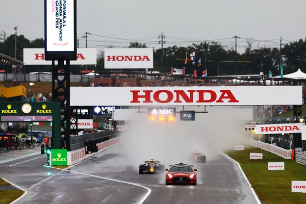 GP Giappone, trattore in pista: le reazioni di piloti e team principal