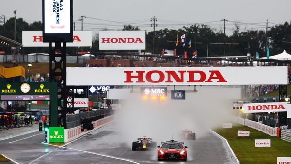 GP Giappone, trattore in pista: le reazioni di piloti e team principal
