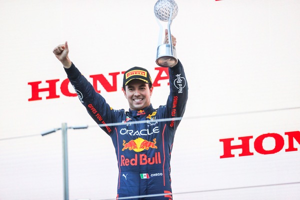 Perez: "Lotta dura con Leclerc, ma mi ha chiuso: penalità giusta"