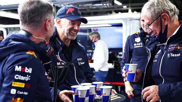 Newey riconosce i meriti Ferrari: "All'inizio spesso più veloci di noi"