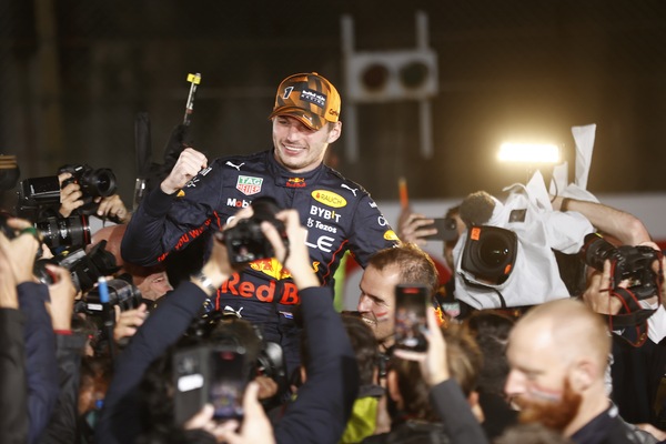 Clamoroso: la Red Bull F.1 gira a Imola con Max per festeggiare il mondiale vinto!