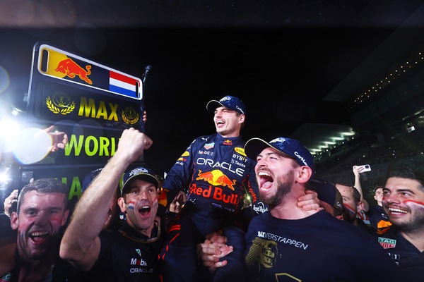 Verstappen Campione inconsapevole in Giappone: situazione surreale a Suzuka