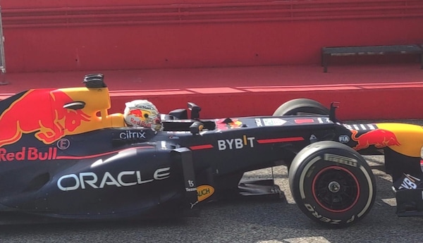 Verstappen si diverte a Imola con la Red Bull!