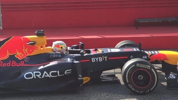 Verstappen si diverte a Imola con la Red Bull!